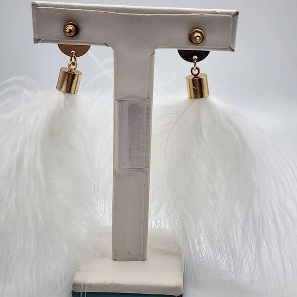 NWOT Molly Phillips White Feather Earrings - Picture 3 of 3